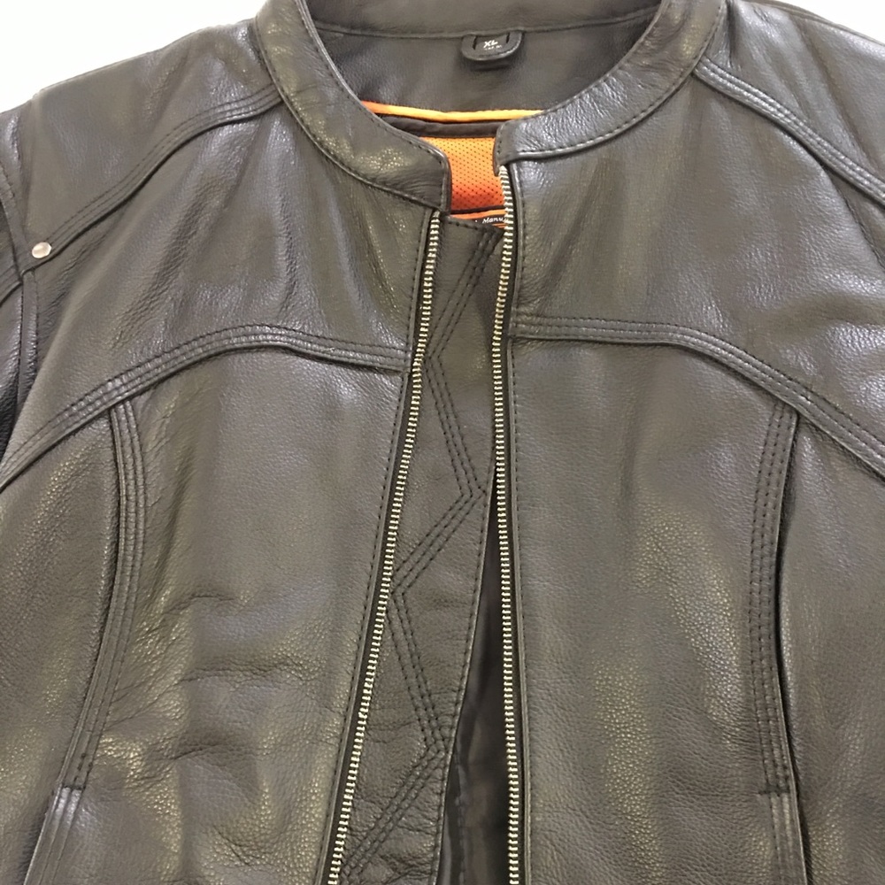 **🎈🎈SALE** Women’s leather jacket.  🎈🎈 - Picture 6 of 8